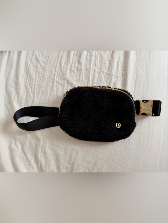 lululemon athletica Handbags - lululemon athletica Black Sherpa Crossbody Belt Bag with Gold Hardware